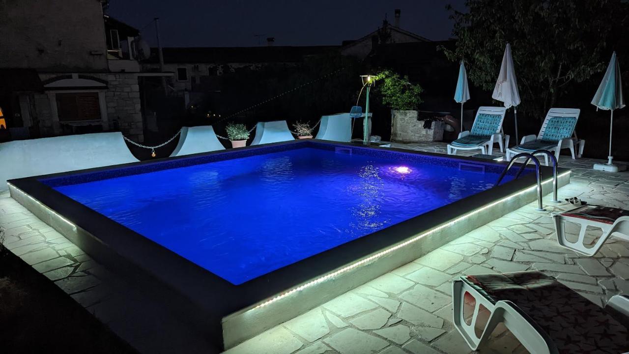 Apartman Aja Kaštelir Exteriör bild