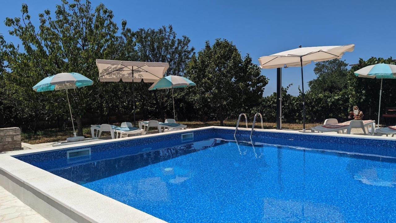Apartman Aja Kaštelir Exteriör bild