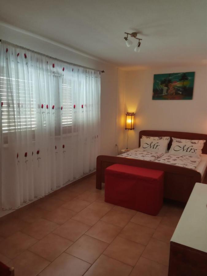 Apartman Aja Kaštelir Exteriör bild