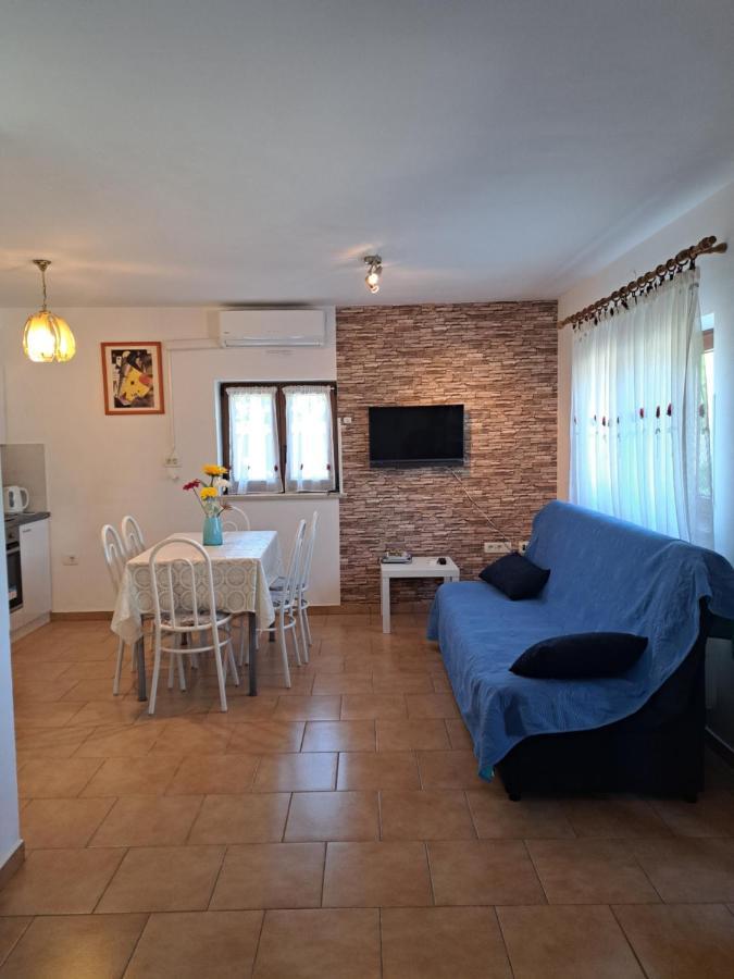 Apartman Aja Kaštelir Exteriör bild